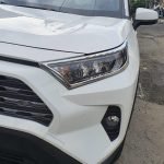 KIT-CROMADO-TOYOTA-RAV4-2019-2020-INSTALADO-4-scaled-scaled