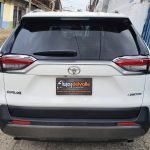 KIT-CROMADO-TOYOTA-RAV4-2019-2020-INSTALADO-5-scaled-scaled