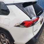 KIT-CROMADO-TOYOTA-RAV4-2019-2020-INSTALADO-6-scaled-scaled