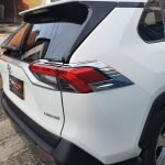 KIT-CROMADO-TOYOTA-RAV4-2019-2020-INSTALADO-7-scaled-scaled